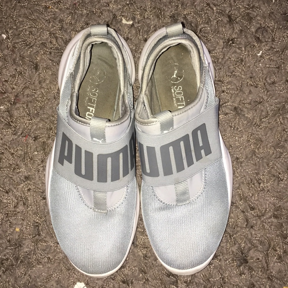 Slip on pumas